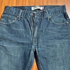 Levi Straight fit Jeans